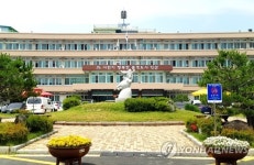 익산시청 현관문 앞에 시너 뿌리고 불 지른 70대 검거