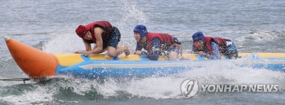 폭염 잊게 하는 물놀이