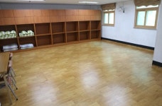 10인실에 벽걸이 선풍기 한 대뿐인 태백 청소년수련관