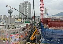 대구서 35t 크레인 주택가 덮쳐