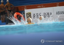 연기 펼치는 미국 선수들