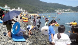 거제 학동 흑진주몽돌해변에서