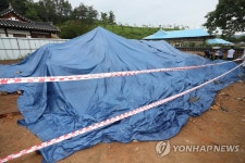 폭삭 내려앉은 청송 평산신씨 종택 1동