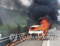 달리던 차에서 불