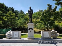 수원 올림픽공원내 홍난파의 동상