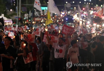 광복절 밝힌 촛불