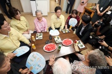 무더위 쉼터 방문한 조명래 환경부장관