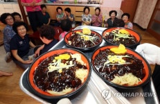 짜장면 시키신 분