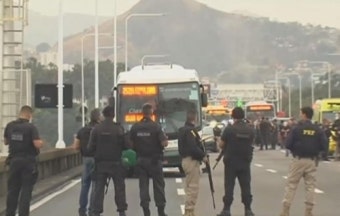 브라질 리우서 시내버스 인질극…범인 사살·승객 37명 구조(종합)