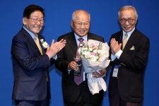 완도 섬마을 주민의 슈바이처 이강안 원장, 제7회 성천상 수상