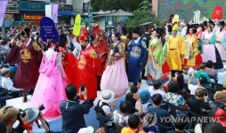 인사동 한복패션쇼 화려한 피날레