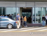 평양으로 출발하는 화춘잉 중국 외교부 대변인