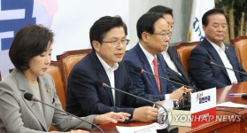 최고-중진 연석회의에서 발언하는 황교안 대표