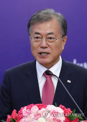 만찬사하는 문 대통령