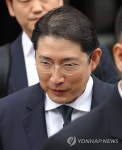 법정 나서는 조현준 효성 회장