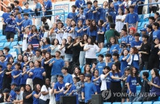 강의실 밖으로 나와 신나게