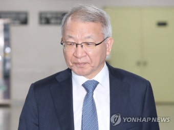 법정 향하는 양승태 전 대법원장