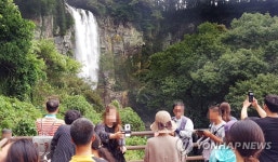 태풍 지나고 장관 이룬 엉또폭포