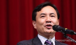 축사하는 김진태 의원