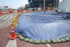 부산 명지국제신도시 대규모 도로 침하 원인은…경찰 수사