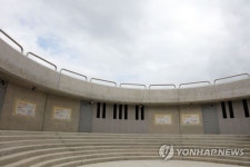 음악이 흐르는 방파제…베일 벗은 여수 신북항