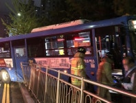 인천서 시내버스 인도로 돌진…기침하다 앞쪽 못 봐