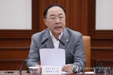 정부, 정년연장·폐지 등 기업이 선택 '계속고용제도' 도입 검토