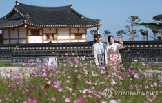 동해시 망상해변 한옥촌의 가을