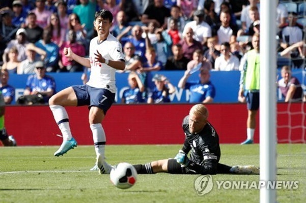 '손흥민 시즌 첫 도움' 토트넘, 레스터시티에 1-2 역전패 | 포토뉴스