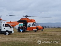 마라도 주민·119 힘모아 부상관광객 이송