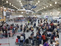 안내직원 1명이 6천명 응대…김해공항 편의시설 수준 열악