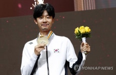 김현섭, 8년만에 받은 동메달…2011 세계선수권 20경보 시상식
