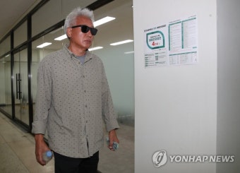 강의실 향하는 류석춘 교수