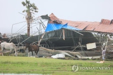 강풍에 날아간 제주의 목장