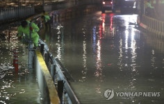 태풍 미탁에 물바다 된 대구 신천동로
