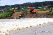 강릉 사천천 유실 제방 응급복구