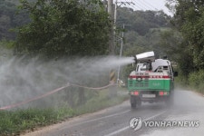 ASF 발생 농가 소독하는 방역차량