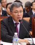 답변하는 정양호 한국산업기술평가관리원장