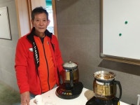 산삼 차 마시고 힘내길…SK 선수단 응원하는 김극식 씨