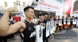 몸짱 소방관 희망나눔 달력 발매