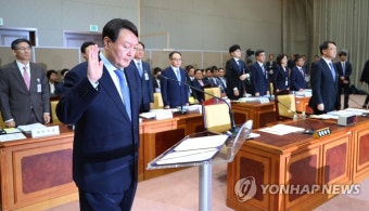 증인 선서하는 윤석열 검찰총장