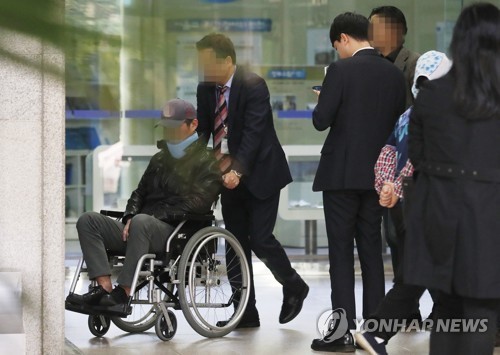조국 대표, 검찰 출석하며 전 정부 비난과 모니터링 수사 비판