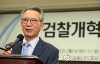 축사하는 김형오 전 국회의장