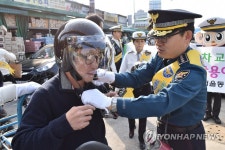 서울 동대문경찰서, 이륜차 안전모 지급 캠페인