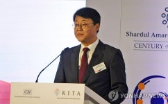 한-인도 비즈니스 포럼에서 축사하는 주형철 신남방특위 위원장