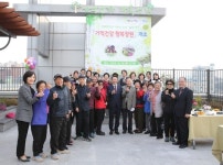 광주 동구 치매안심센터 옥상에 텃밭…건강 지키는 소일거리