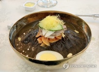 옥류관에서 선보인 만찬 음식 냉면