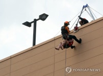 옥상 대피 인원도 신속히 구조