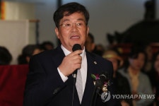 인사말하는 김대인