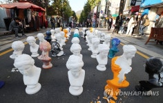전시장으로 변신한 이화여대길